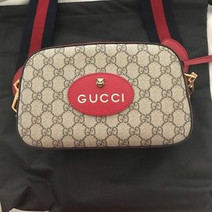 Authentic Gucci GG Supreme Messenger bag